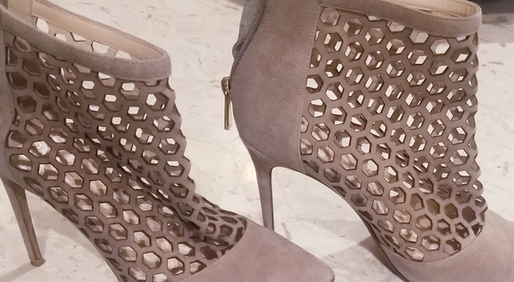 RAYE Tobi perforated suede bootie - Picture 6 of 6